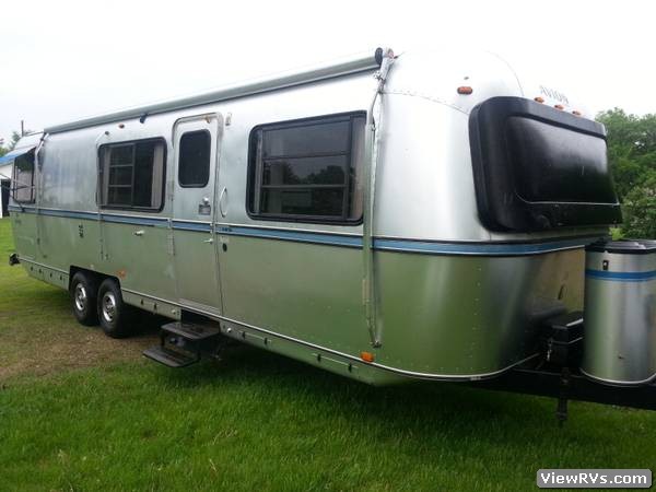 1986 Avion Trailer 32' (B)