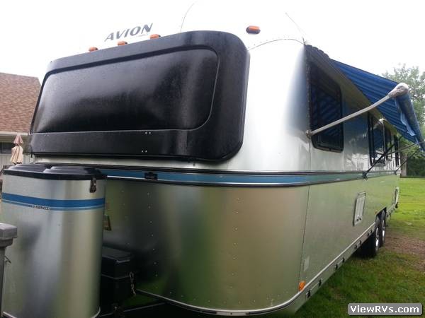1986 Avion Trailer 32' (B)