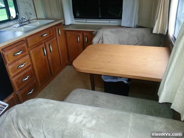 1986 Avion Trailer 32' (B)