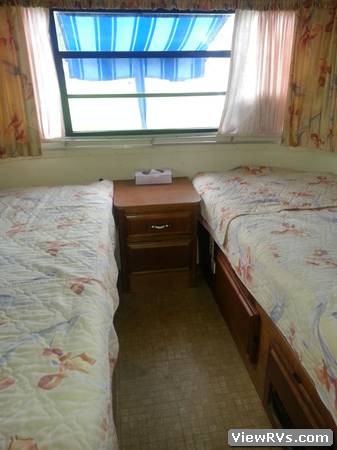 1986 Avion Trailer 32' (B)