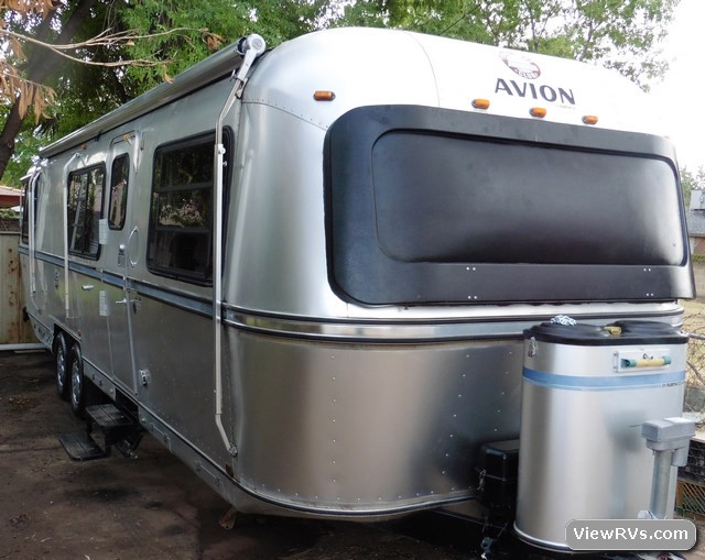 1986 Avion Travel Trailer 32S Front Kitchen
