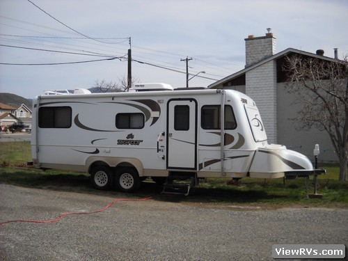 2008 Bigfoot 25B25RQ 25' Travel Trailer (A)