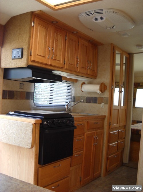 2008 Bigfoot 25B25RQ 25' Travel Trailer (A)