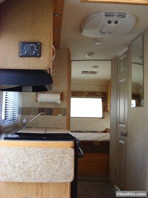 2008 Bigfoot 25B25RQ 25' Travel Trailer (A)