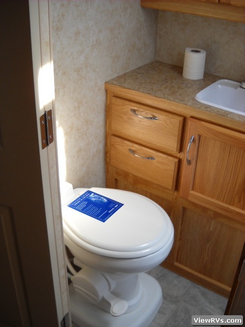 2008 Bigfoot 25B25RQ 25' Travel Trailer (A)