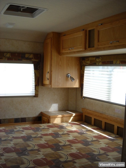 2008 Bigfoot 25B25RQ 25' Travel Trailer (A)