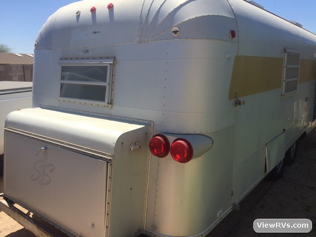 1968 Silver Streak Rocket Deluxe 28' Travel Trailer