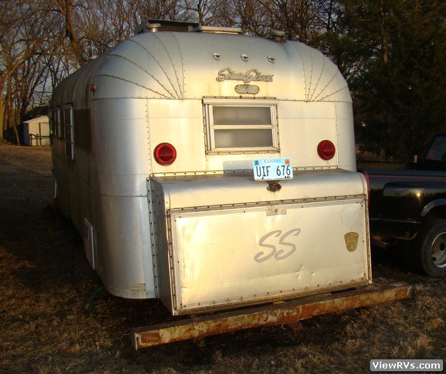 1969 Silver Streak Sabre 23' Travel Trailer (A)