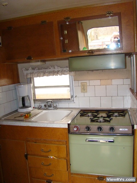 1969 Silver Streak Sabre 23' Travel Trailer (A)