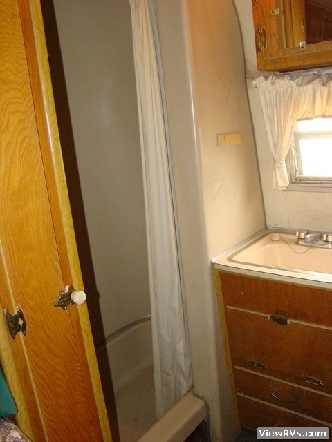 1969 Silver Streak Sabre 23' Travel Trailer (A)