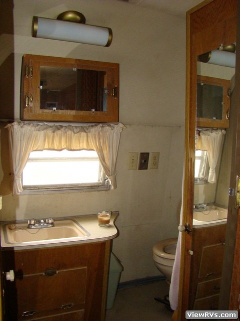 1969 Silver Streak Sabre 23' Travel Trailer (A)