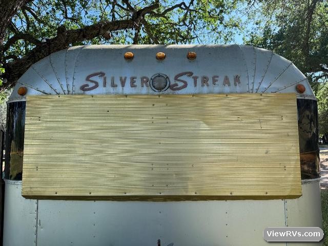 1973 Silver Streak Saturn Continental 32' travel trailer