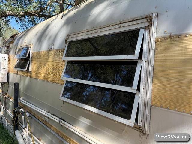 1973 Silver Streak Saturn Continental 32' travel trailerr