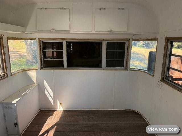 1973 Silver Streak Saturn Continental 32' travel trailer