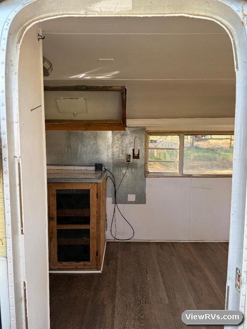 1973 Silver Streak Saturn Continental 32' travel trailer