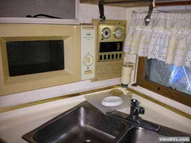 1973 Streamline Imperial 33' Travel Trailer